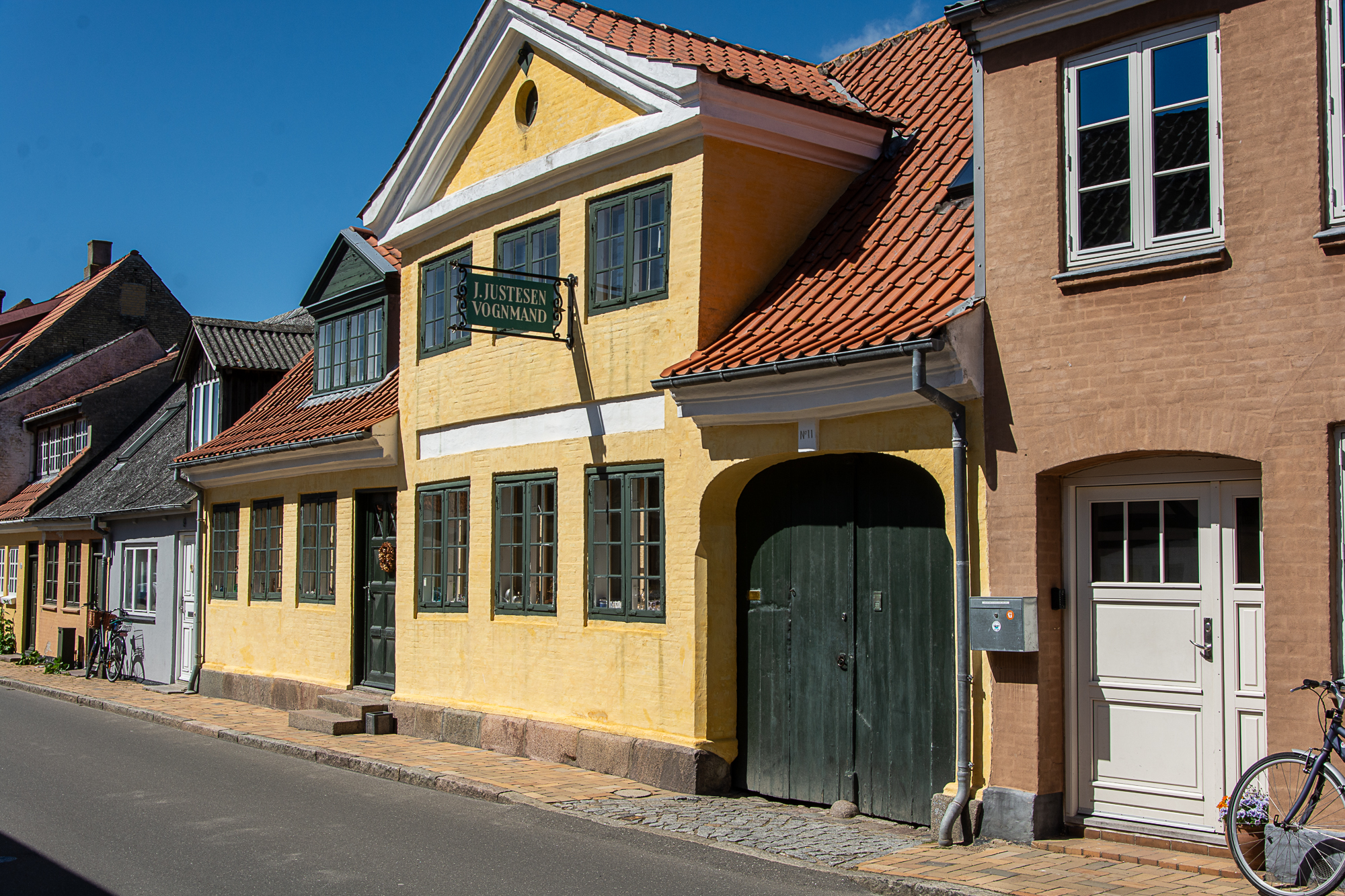 Gadebillede midt på Fyn